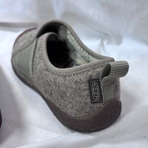 KEEN Howser Wrap Shoes Womens 7.5 Grey Wool Felt Faux Fur Slip On 1025537